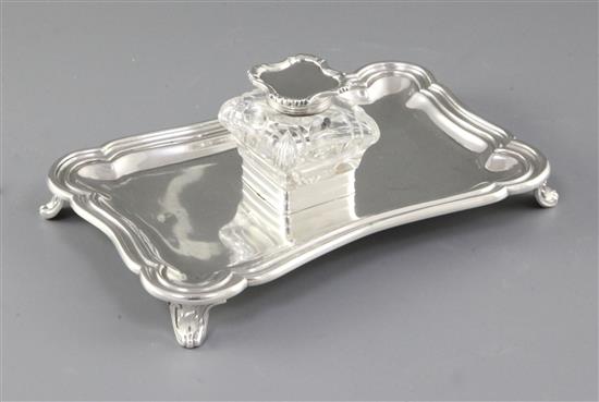 A Victorian silver inkstand, by Edward Barnards & Sons, length approx. 189mm, weight 7.3oz/230grms.